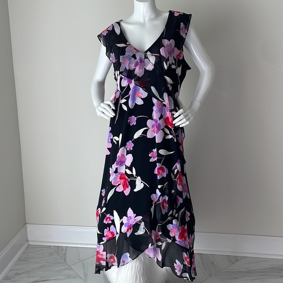 Calvin Klein Dresses & Skirts - Calvin Klein: Sleeveless Surplice V-Neck Floral Dress Size 1X.